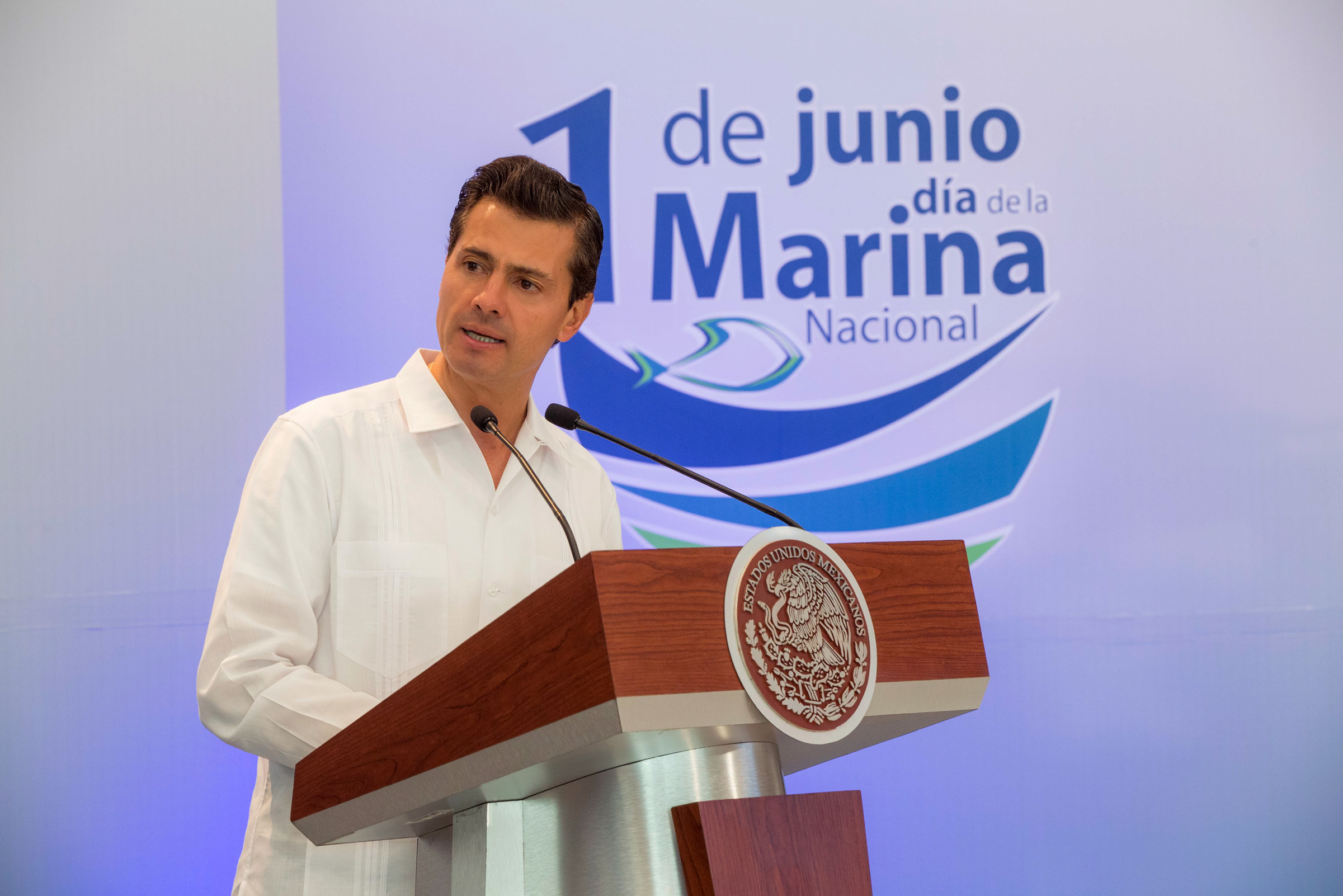 El Presidente Enrique Peña Nieto encabezó la celebración del Día de la Marina Nacional