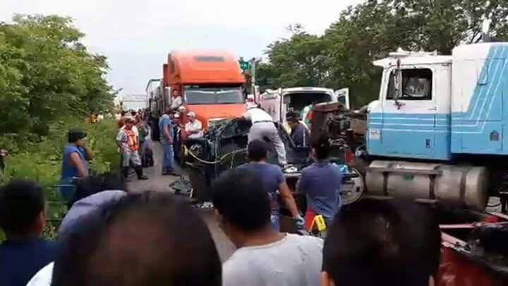 Camioneta, Impacta, Trailer, Chiapas, Choque en chiapas, Accidente vial