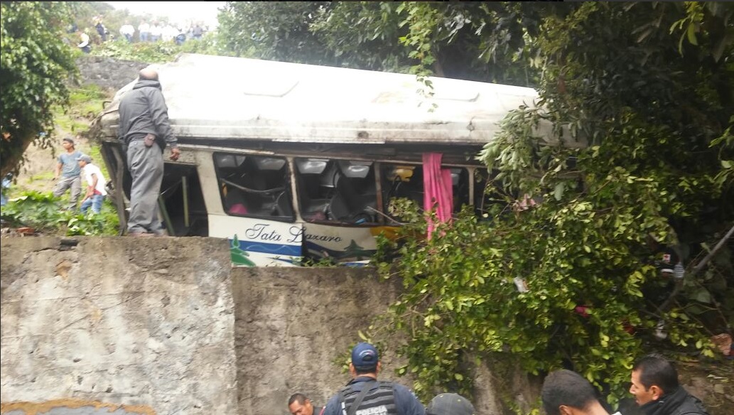 Camion, Cae a barranco, Michoacan, Accidente en michoacan, Seguridad
