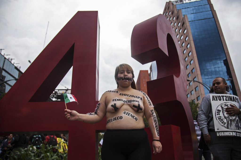 ayotzinapa-cuerpos-protesta