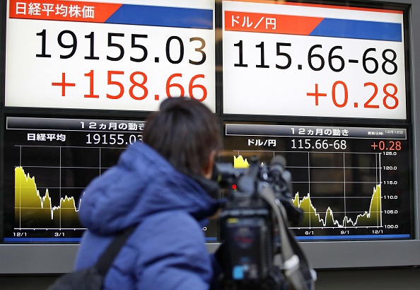 Tablero con resultados positivos de la Bolsa de Tokio