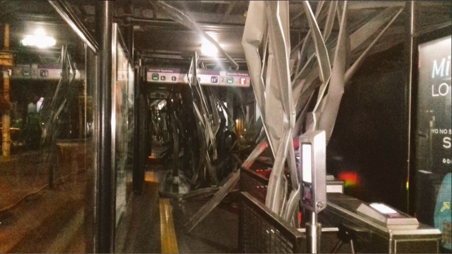 Metrobus xola permancece cerrado por daños