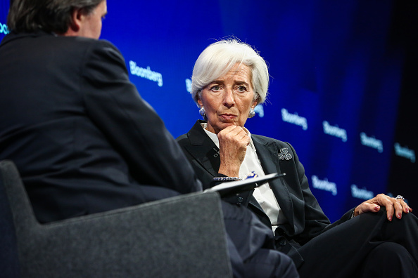El FMI, que dirige Christine Lagarde, recortó la previsión de crecimiento para Estados Unidos