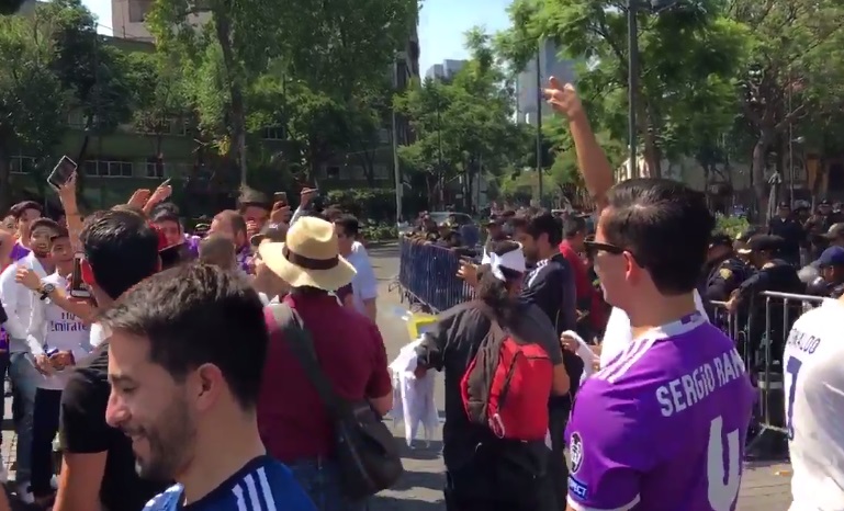 Seguidores del Real Madrid festejan en la Ciudad de México (Twitter: @tultitlanEdoMex )
