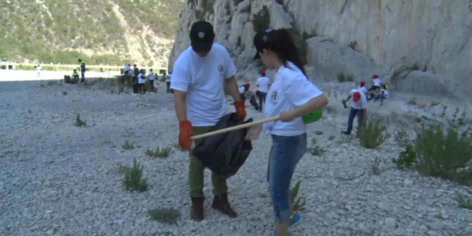Ciudadanos limpian La Huasteca, en Nuevo León