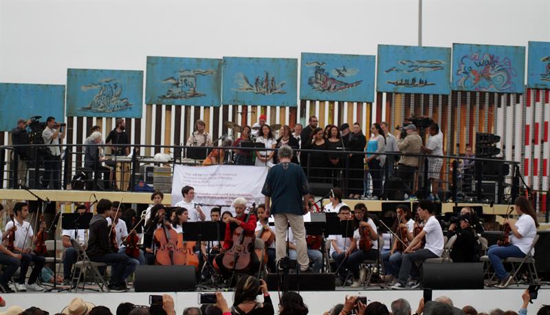 Muro fronterizo, concierto, Tijuana, orquesta, Donald Trump, frontera