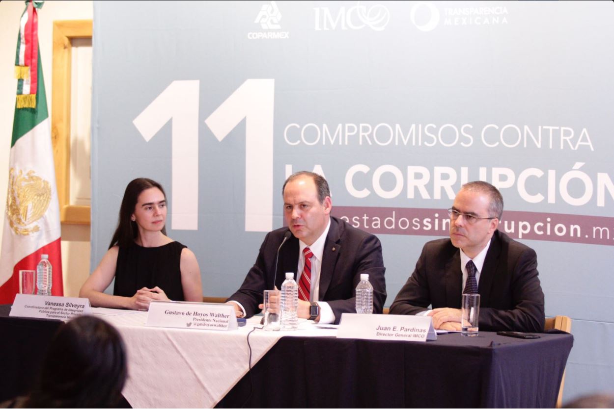 Coparmex presenta firma para luchar contra la corrupcion