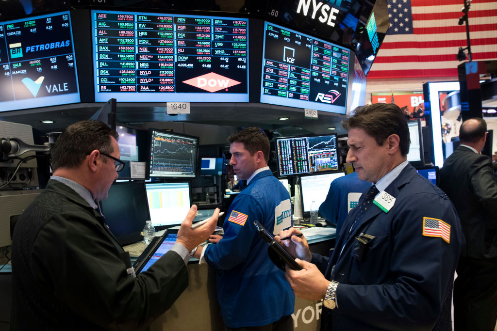Dow Jones cierra arriba de los 22 mil puntos