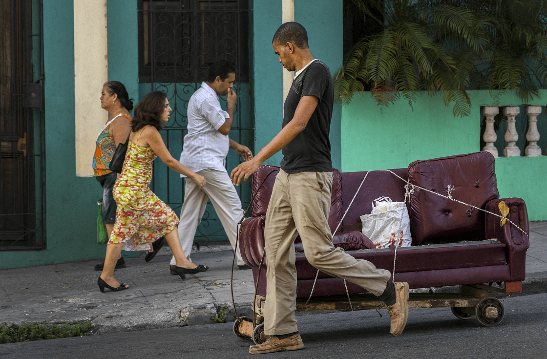 Cubanos en las calles de La Habana