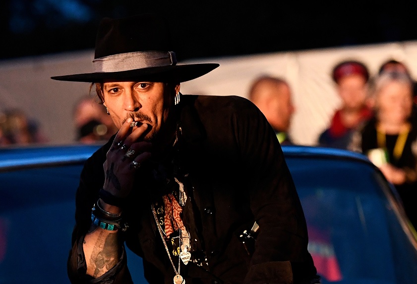 El actor Johnny Depp posa antes de presentar su película The Libertine (Reuters)