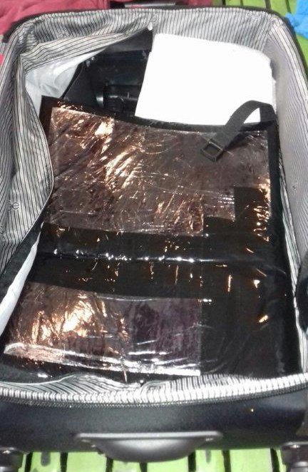 Detienen a pasajero que transportaba heroína en el aeropuerto de Baja California