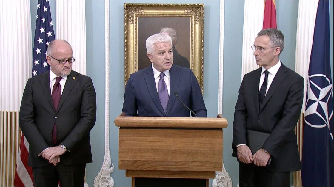 El primer ministro de montenegro anuncia integracion de la otan