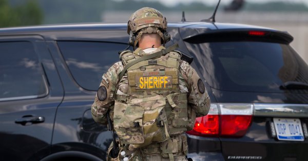 Ataque, aeropuerto, terrorismo, Michigan, FBI, investiga