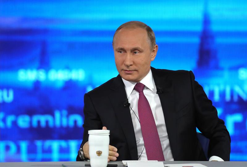 Vladimir Putin, asiste al programa Línea Directa con Putin