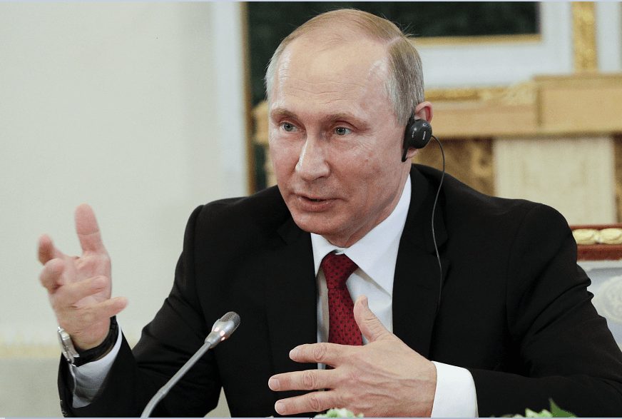 El presidente ruso, Vladimir Putin, durante su entrevista con los presidentes de 10 grandes agencias de prensa internacionales