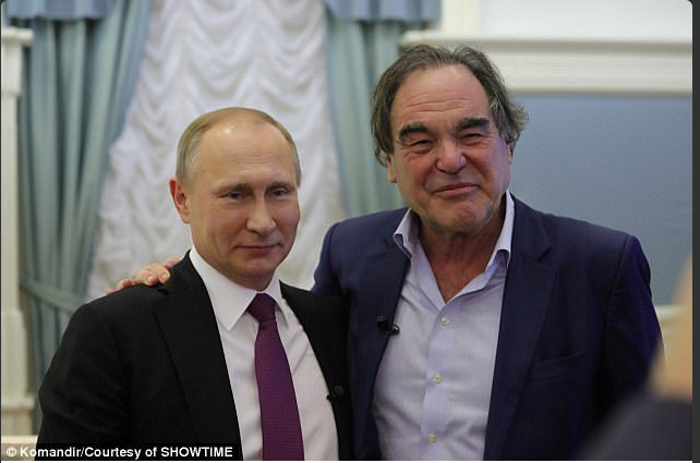 El presidente ruso, Vladimir Putin, y el director de cine Oliver Stone