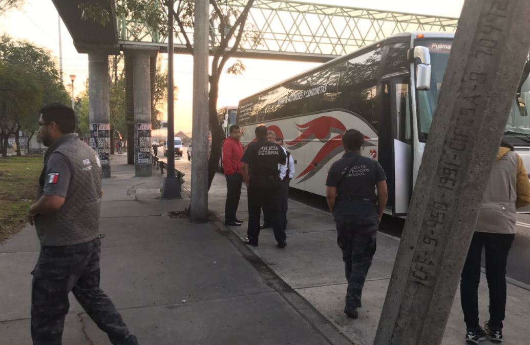 Los autobuses fueron interceptados en los alrededores del Metro Oceanía (Twitter @FEPADE_Mex)