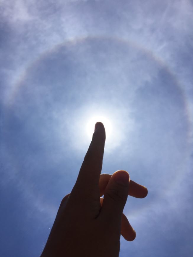 Halo solar sobre la Ciudad de México