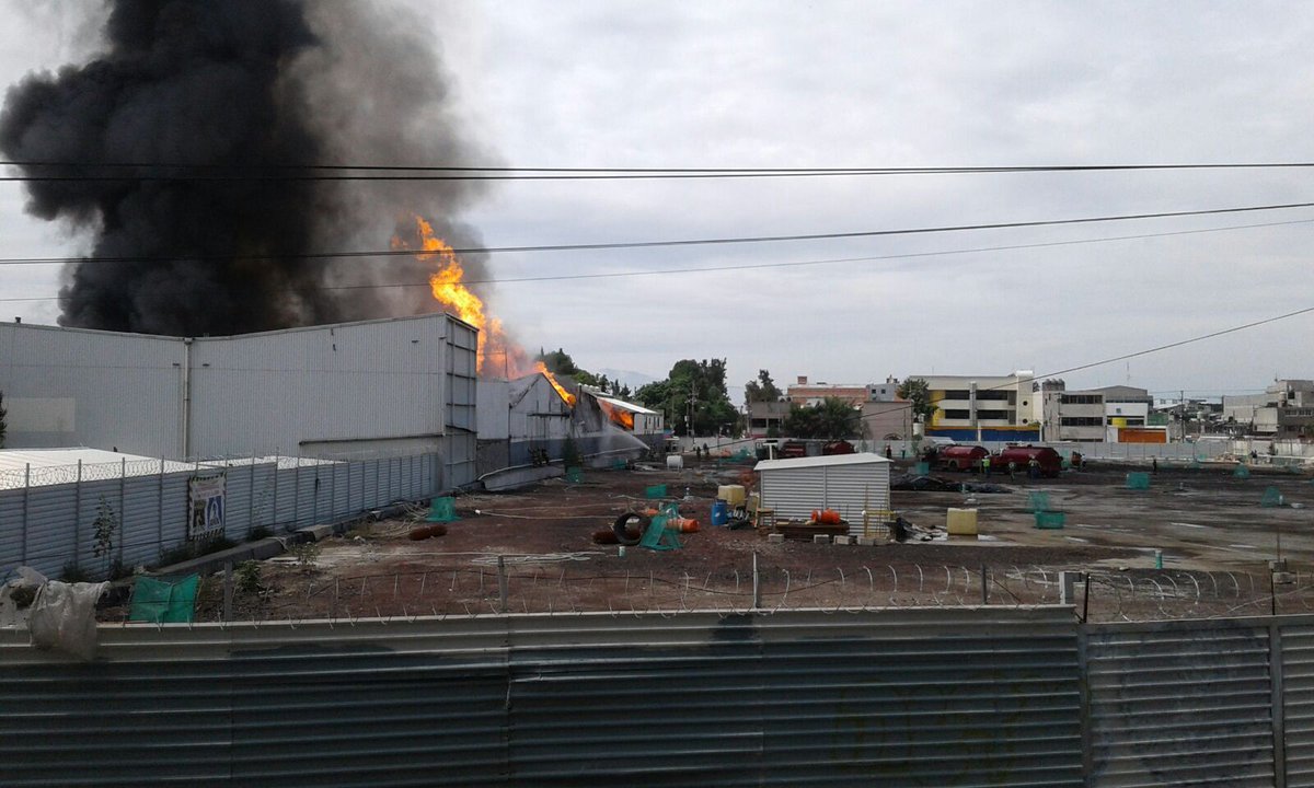 Incendio en bodega de vinos en Iztacalco