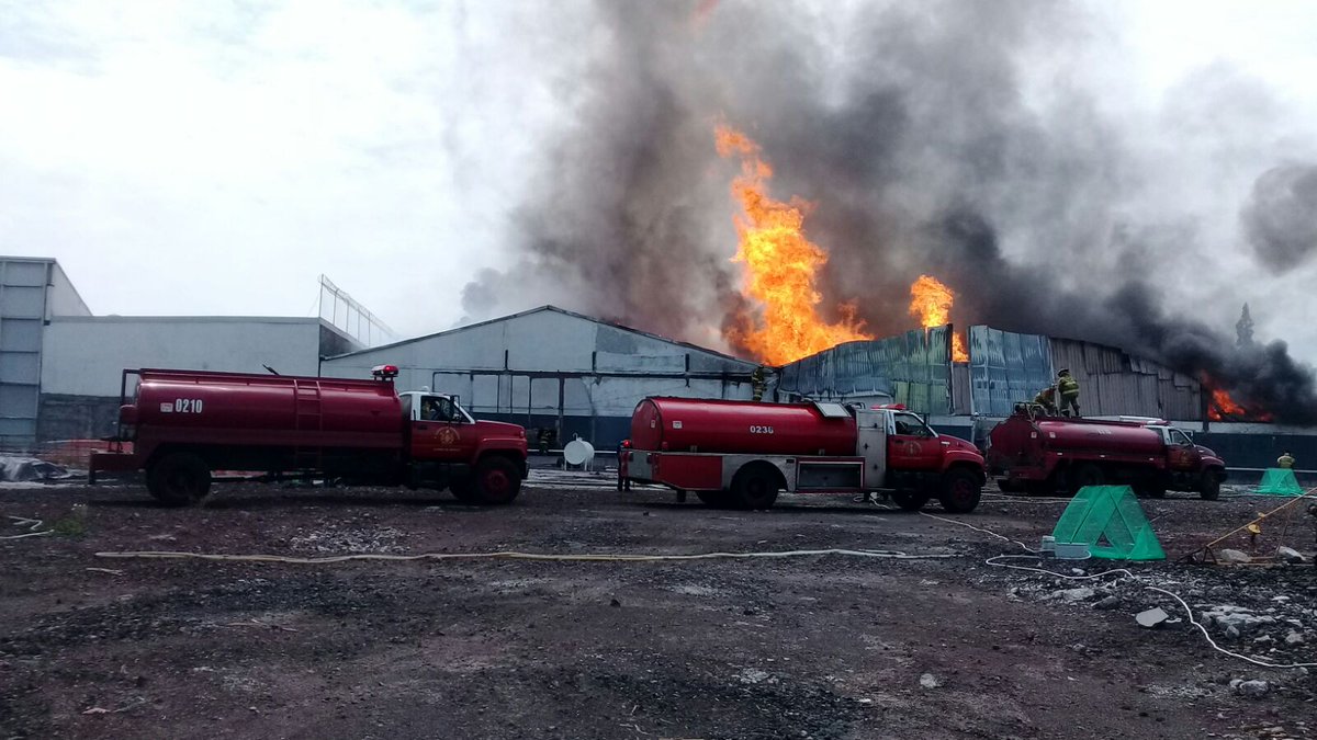 Incendio en bodega de vinos en Iztacalco