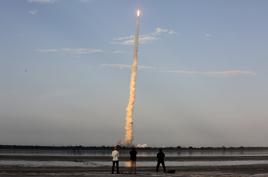 India lanza su cohete más grande y con mayor capacidad