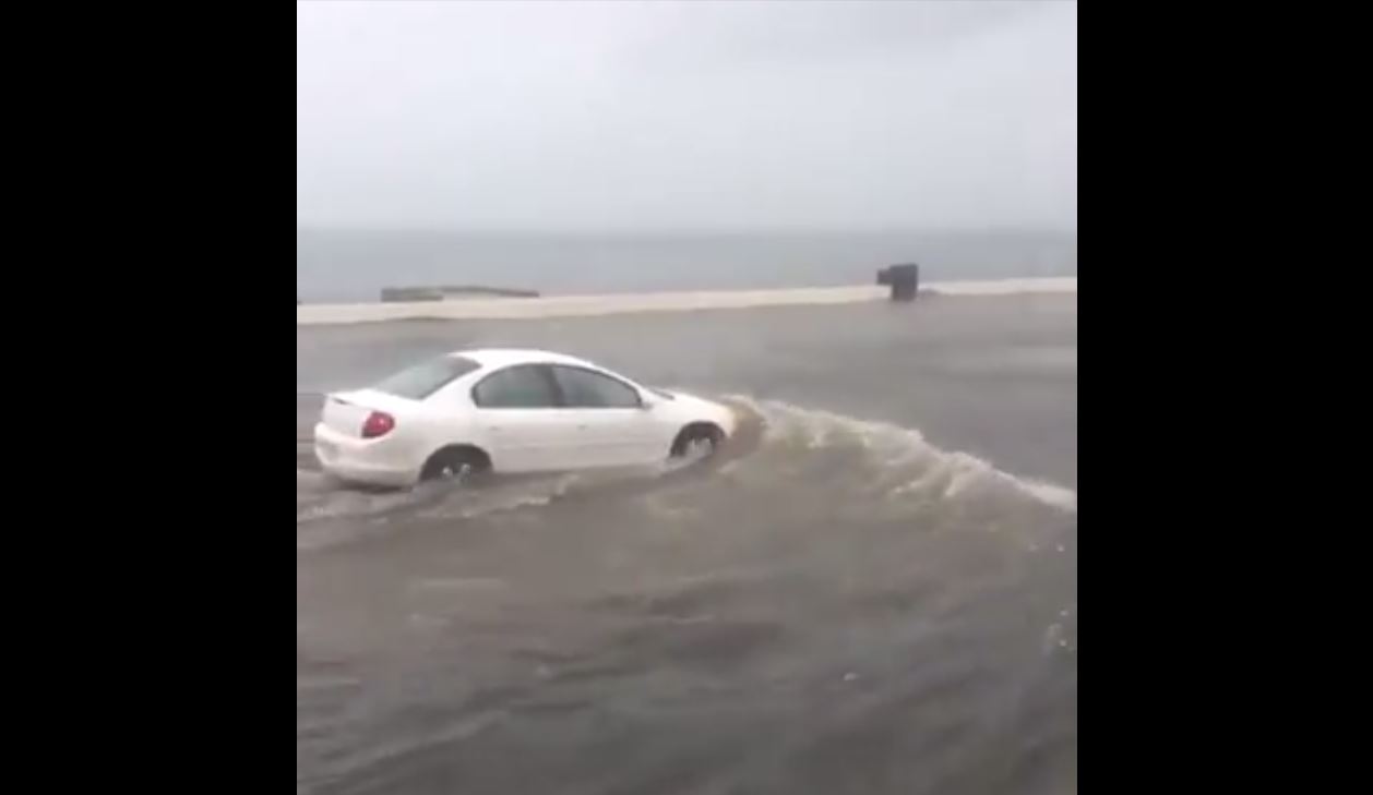 Inundación en el boulevar costero de Veracruz