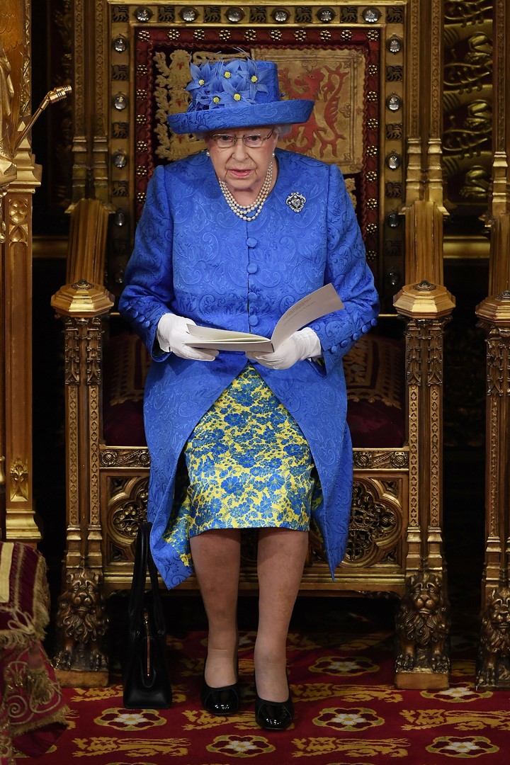 Isabel II detalla programa legislativo dominado por el Brexit