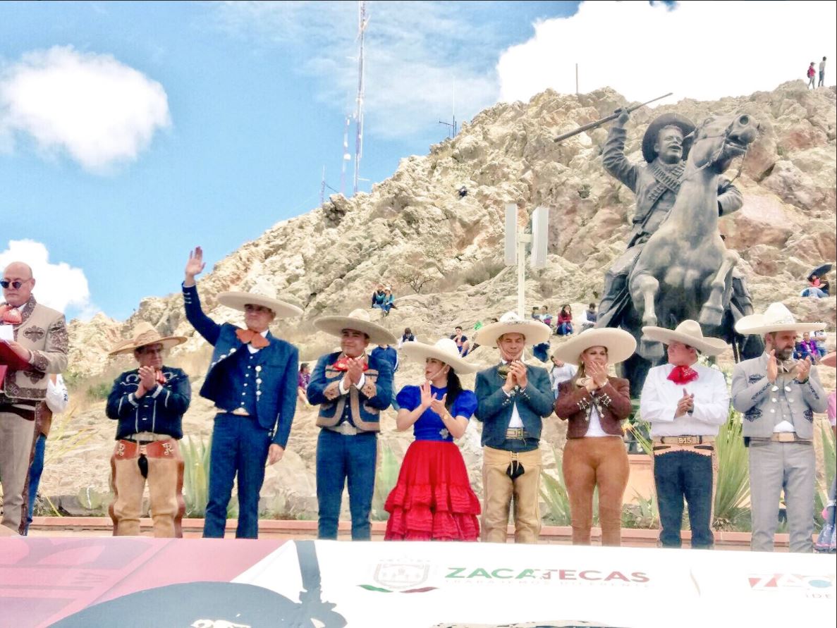 Mil jinetes participan en cabalgata en zacatecas