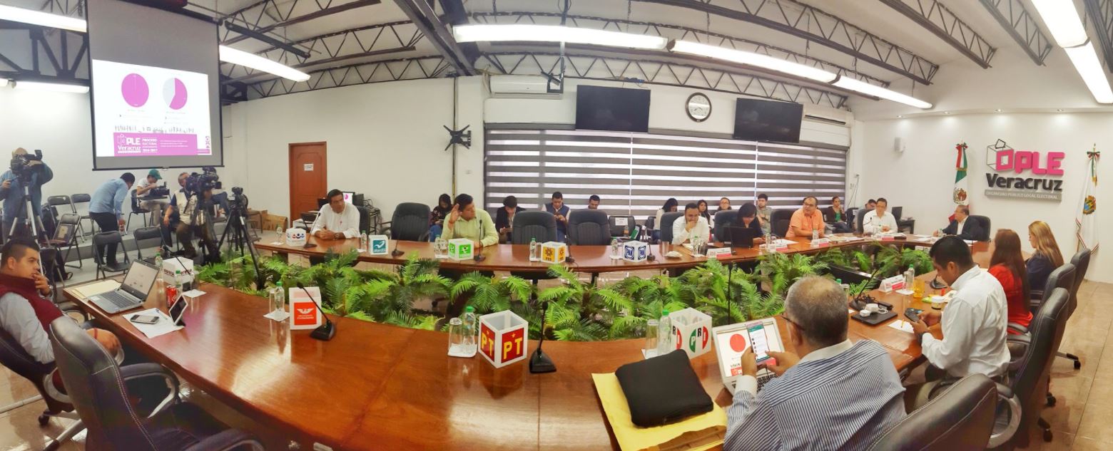 Autoridades entregan constancias a ediles electos de Veracruz