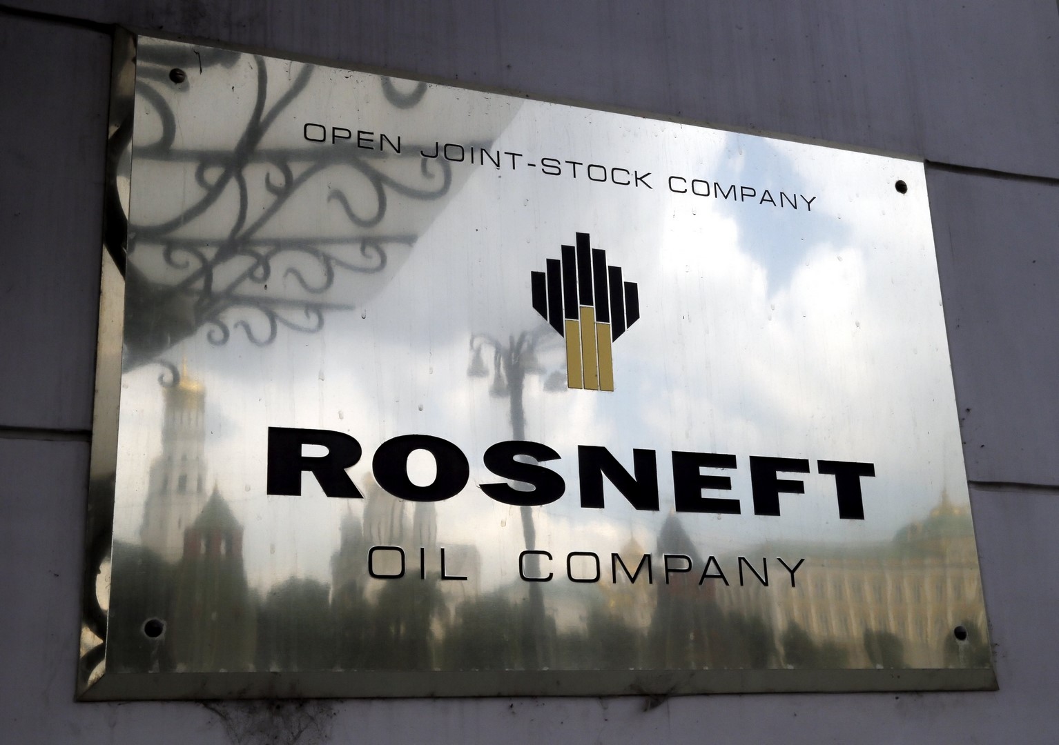 compañía petrolera Rosneft y la naviera danesa Maersk