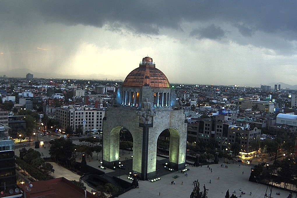 Lluvia, tormenta, Monumento a la Revolución, Ciudad de México
