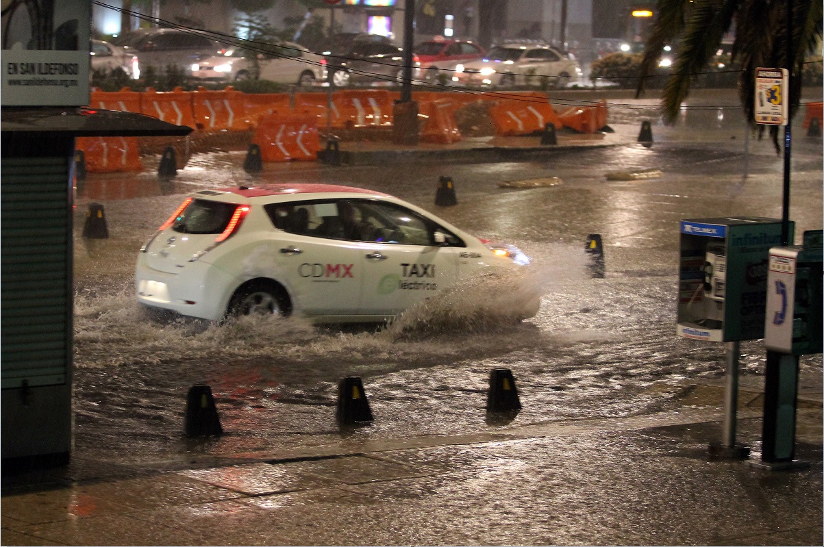 LLuvias provocan encharcamientos en la ciudad de mexico