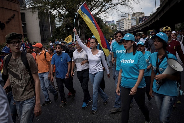 María Corina Machado, lideresa de la oposición venezolana, encabeza una marcha