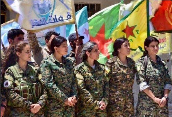 Mujeres kurdas participan en operacion militar en raqa