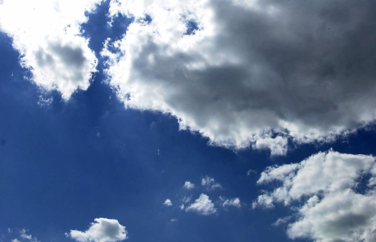 Nubes Cumulus aparecen típicamente en temporada de lluvias