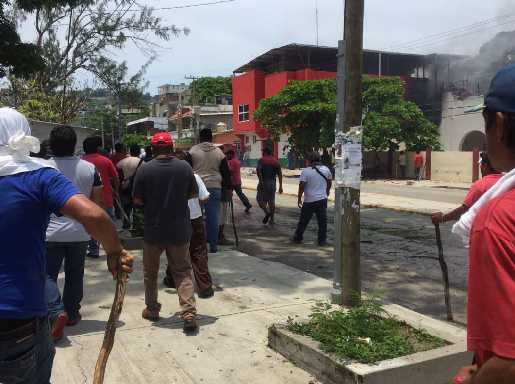 Conflicto entre grupos sindicales deja varios lesionados en Salina Cruz, Oaxaca