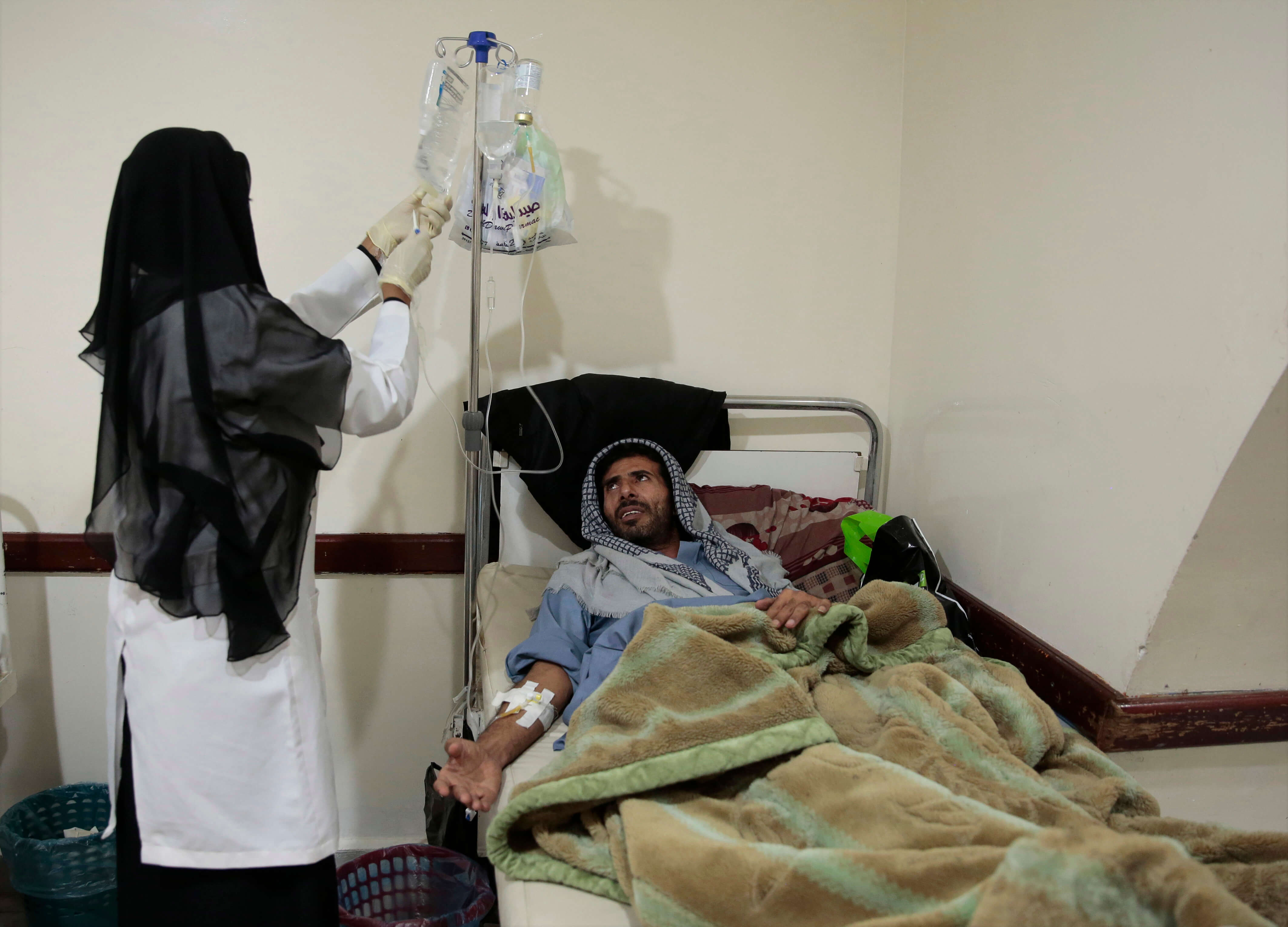 Paciente hospitalizado en Yemen por epidemia de cólera
