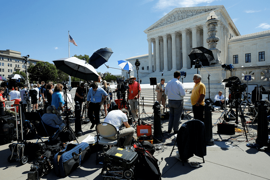 Periodistas frente el Tribunal Supremo de Estados Unidos