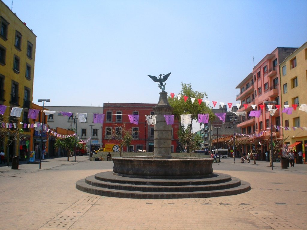 Plaza del Aguilita, Plaza Juan José Baz, Águila sobre nopal, escudo nacional, mexicas