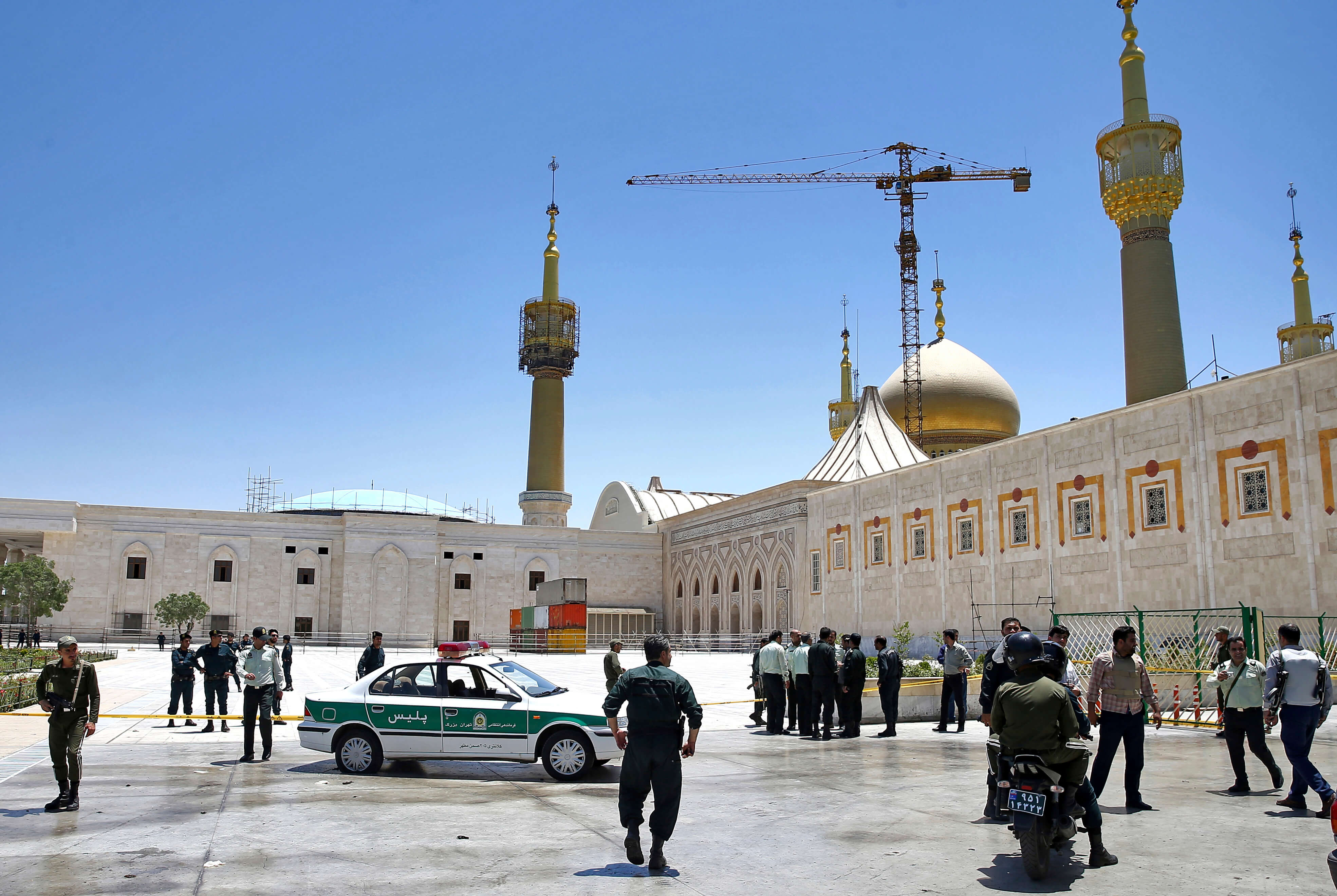 Policías desplegados en Teherán tras atentados terroristas (AP)