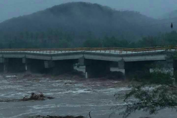 Puente de Tequisistlán sufre afectaciones por lluvias de Beatriz