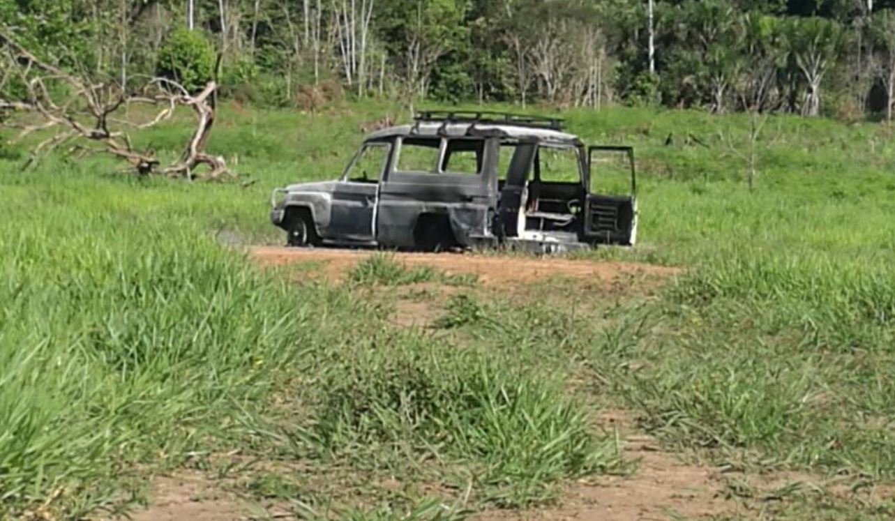 Hombres armados, Mesetas, Colombia, queman auto, mesetas