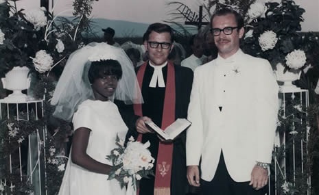 Gloria y Leroy Griffith durante su boda celebrada en agosto de 1969, la primera pareja interracial que se casó en Chattanooga, en Tennessee (EFE)
