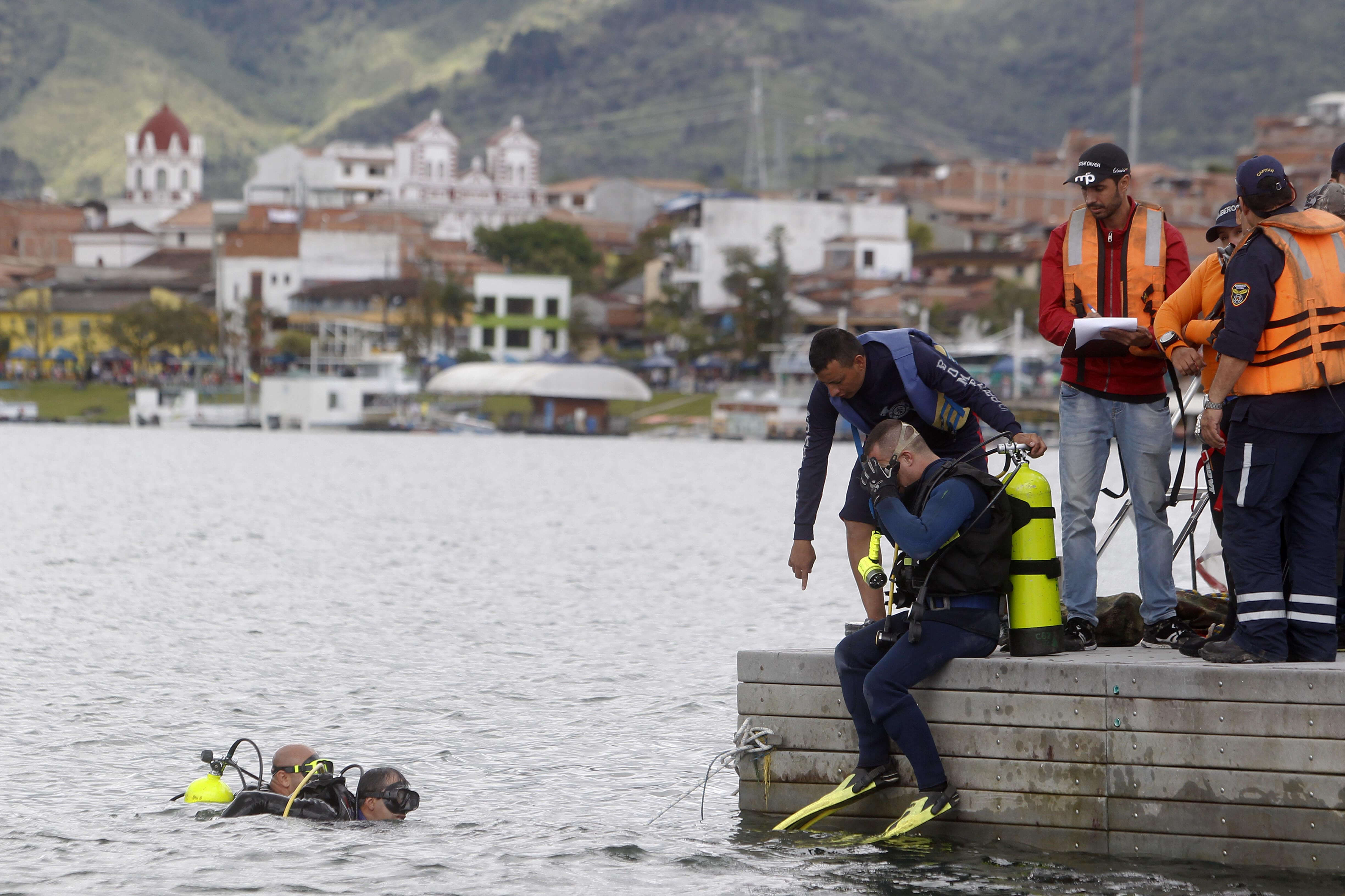 Rescate de víctimas de naufragio en Colombia