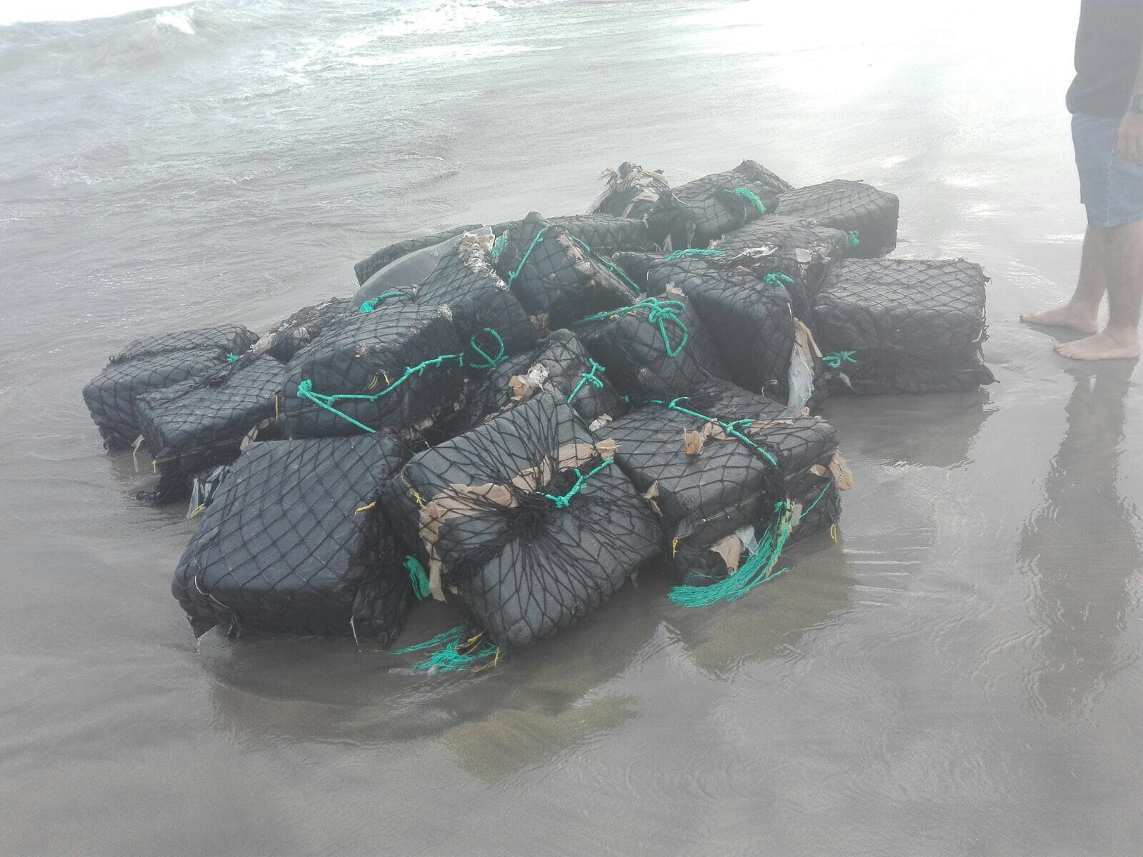 Cocaína encontrada en la playa de Barra Vieja en Acapulco