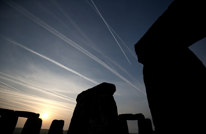 El sol se levanta sobre las piedras del monumento de Stonehenge (Reuters)