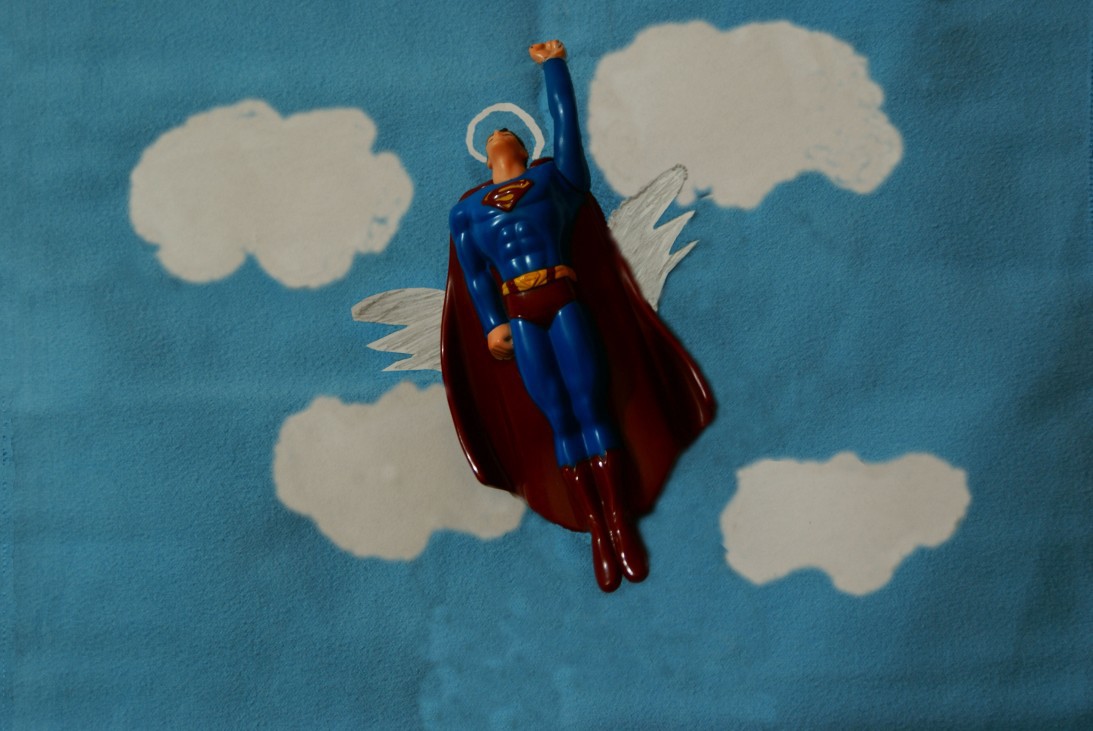 Figura Superman Volando Batman 8