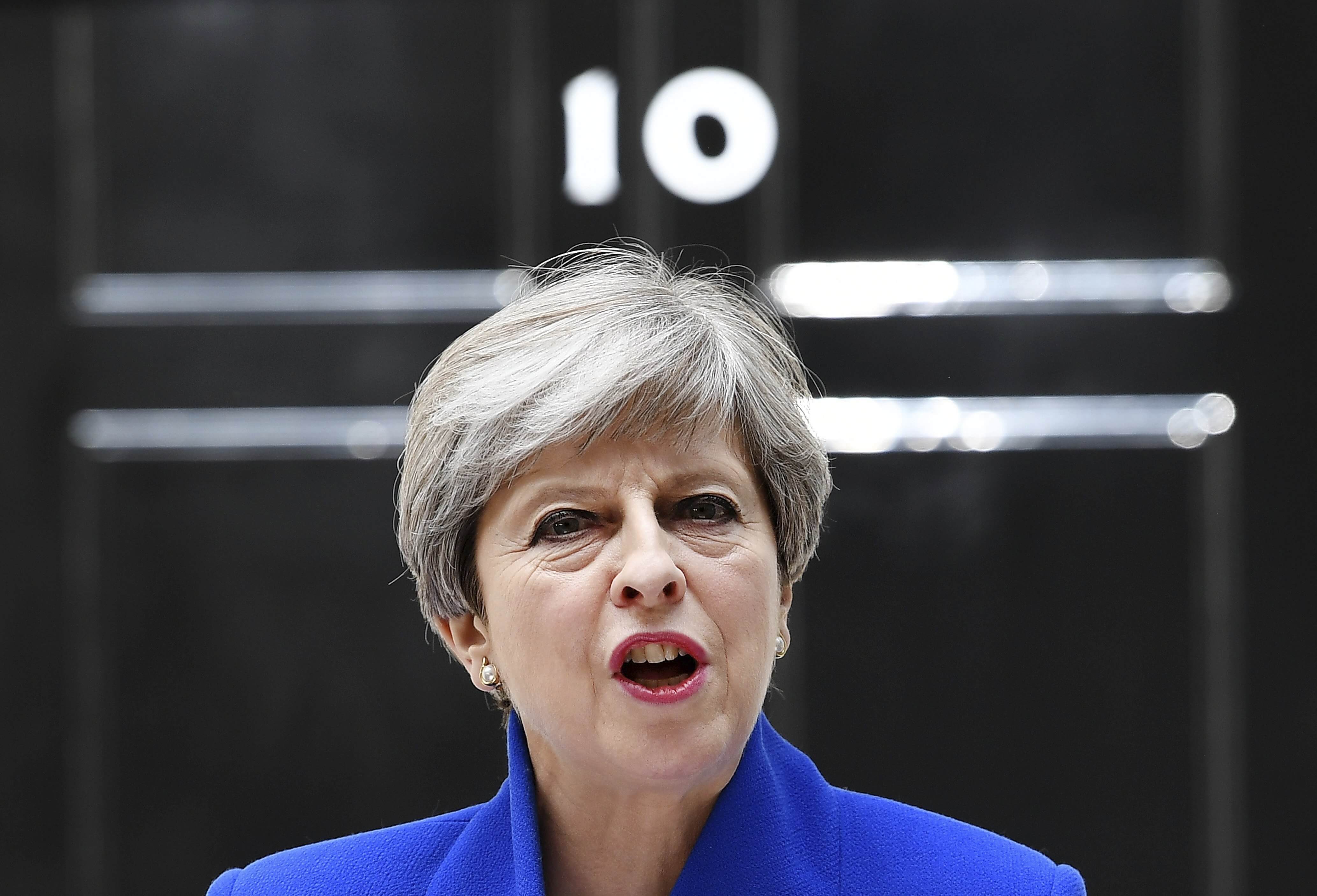 Theresa May frente a Downing Street 10 (EFE)