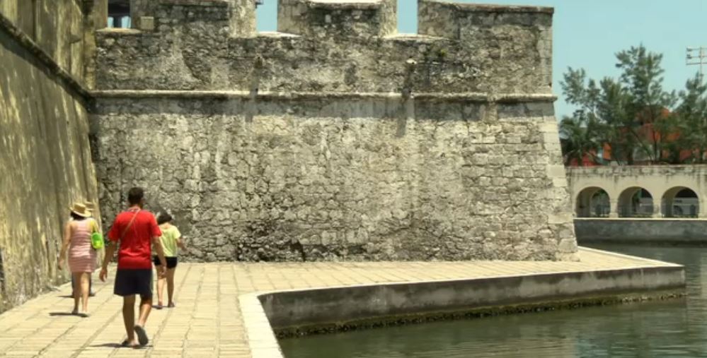 Turistas recorren sitio histórico de Veracruz