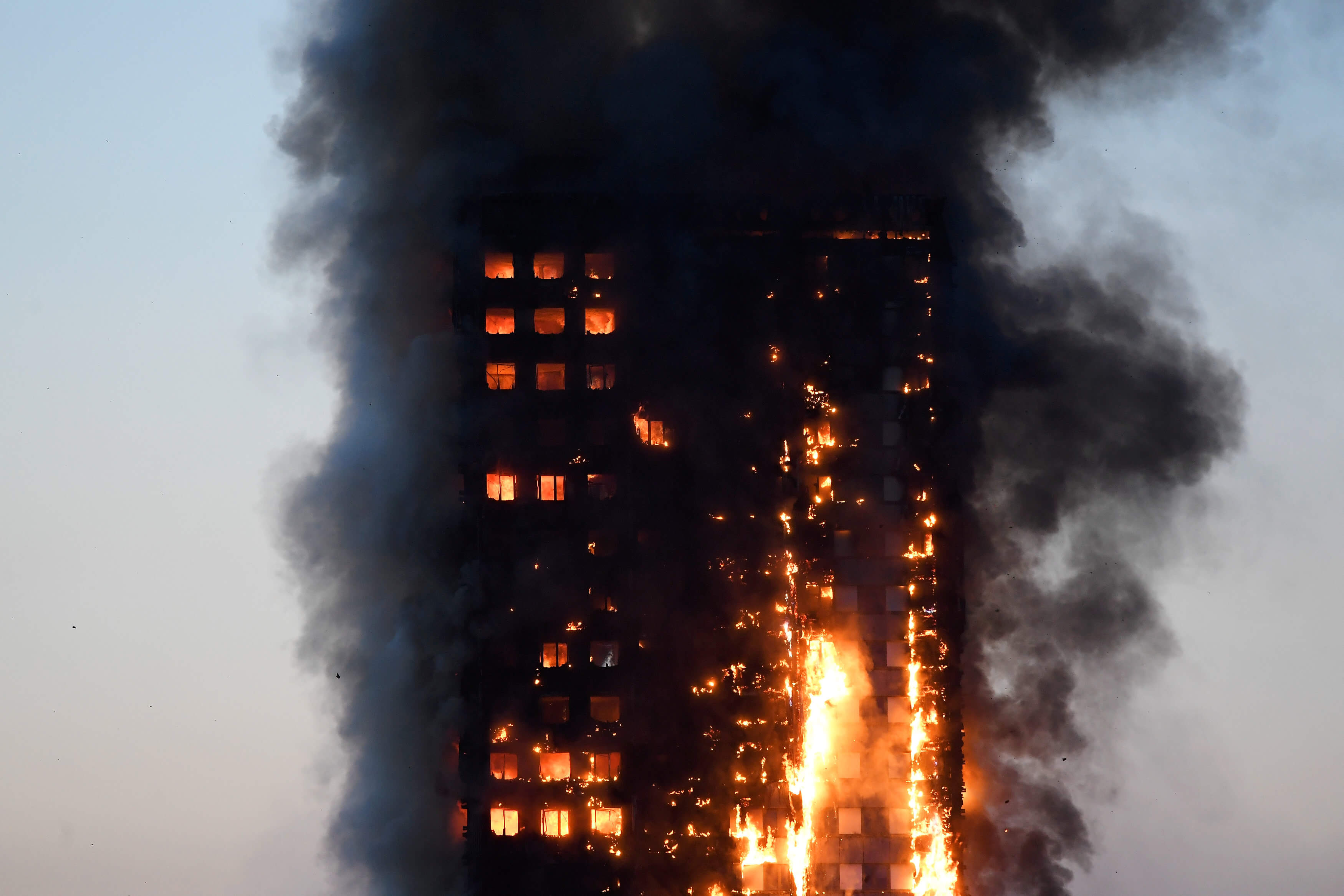 Incendio, Londres, bomberos, emergencia, condominio, fuego,